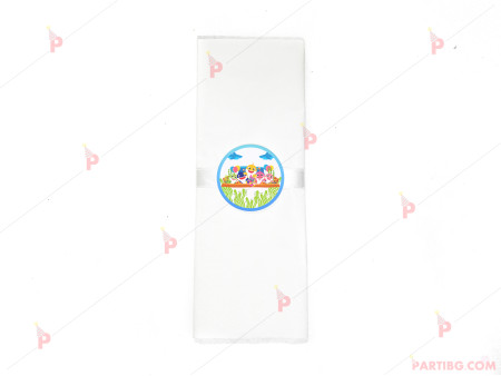 Салфетка едноцветна в бяло и тематичен декор Бебета акули / Baby shark
