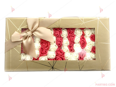 Надпис "LOVE" в подаръчна кутия