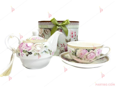 Чайник с чаша за чай в подаръчна кутия - цветя