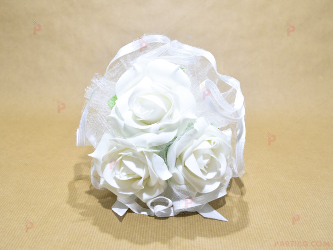 Мини букет с 3 бели рози, бял тюл с бял кант | PARTIBG.COM
