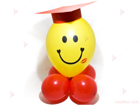 Весело човече от балони с червена шапка за дипломиране 