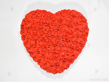 Сърце от червени рози 
