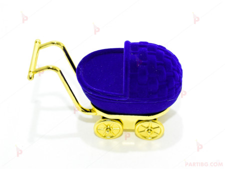 Подаръчна кутия за бижу от кадифе - бебешка количка в синьо
