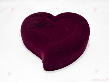 Подаръчна кутия за бижу от кадифе-сърце с роза в бордо за комплект