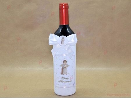 Бутилка вино за църквата в бяло