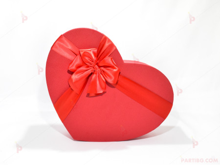Кутия за подарък - сърце в червено 1