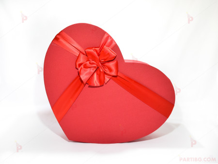 Кутия за подарък - сърце в червено 3