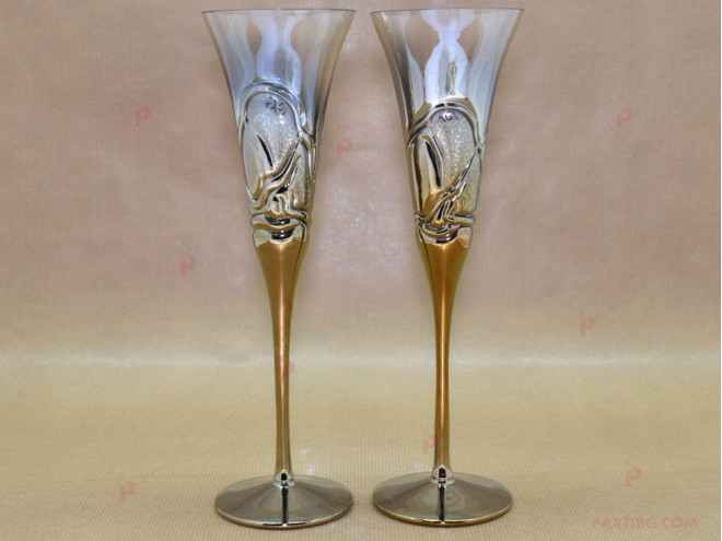 Ритуални чаши в златно 