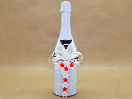 Шампанско в бяло с червени цветчета