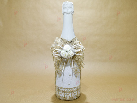 Шампанско с декорация от зебло и бели розички с перличка