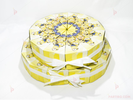 Картонена торта Миньони - 28 парчета